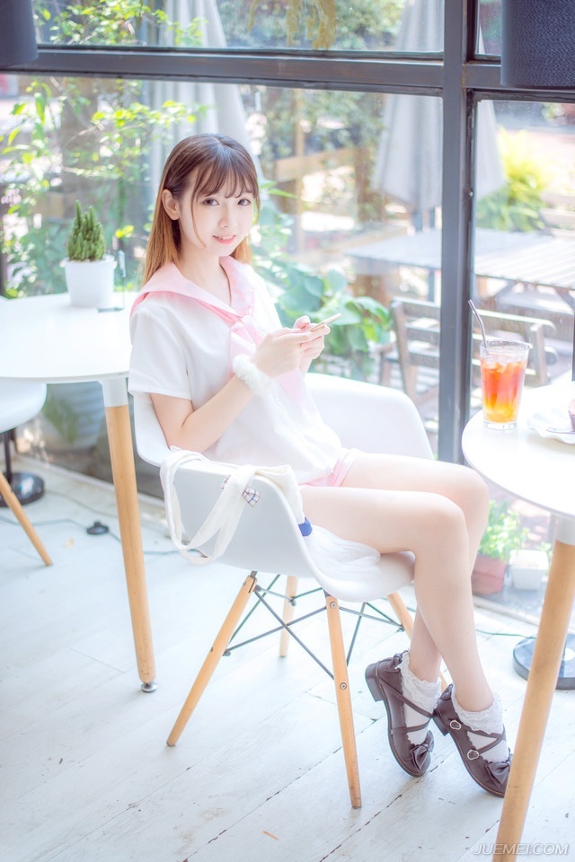 “好，好！”管家见孟达终于松口，忙不迭的点头答应一声，在孟达的带领下，两人一前一后一直走出成都。